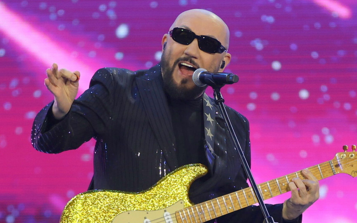 Grzegorz Skawiński bez okularów. Tak wygląda!