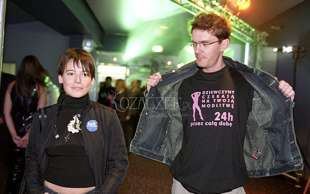 Anna Mucha nosi pierścionek