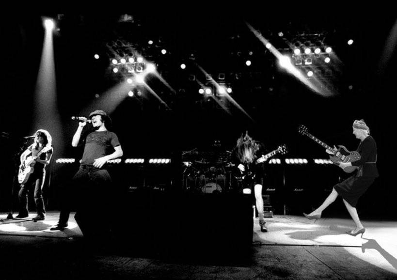 Agata Duda wita się z biskupami – memy