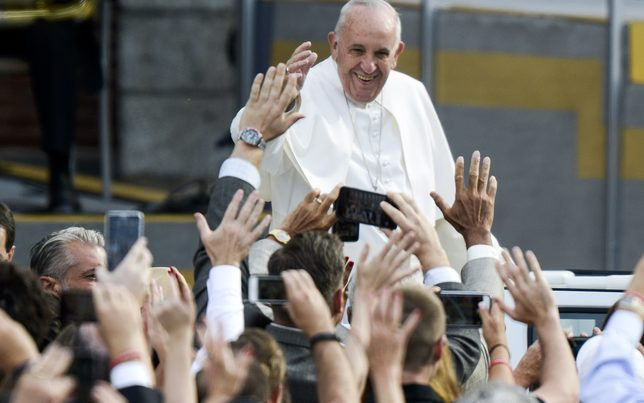 Papież Franciszek już w Polsce – witali go prezydent i Pierwsza Dama