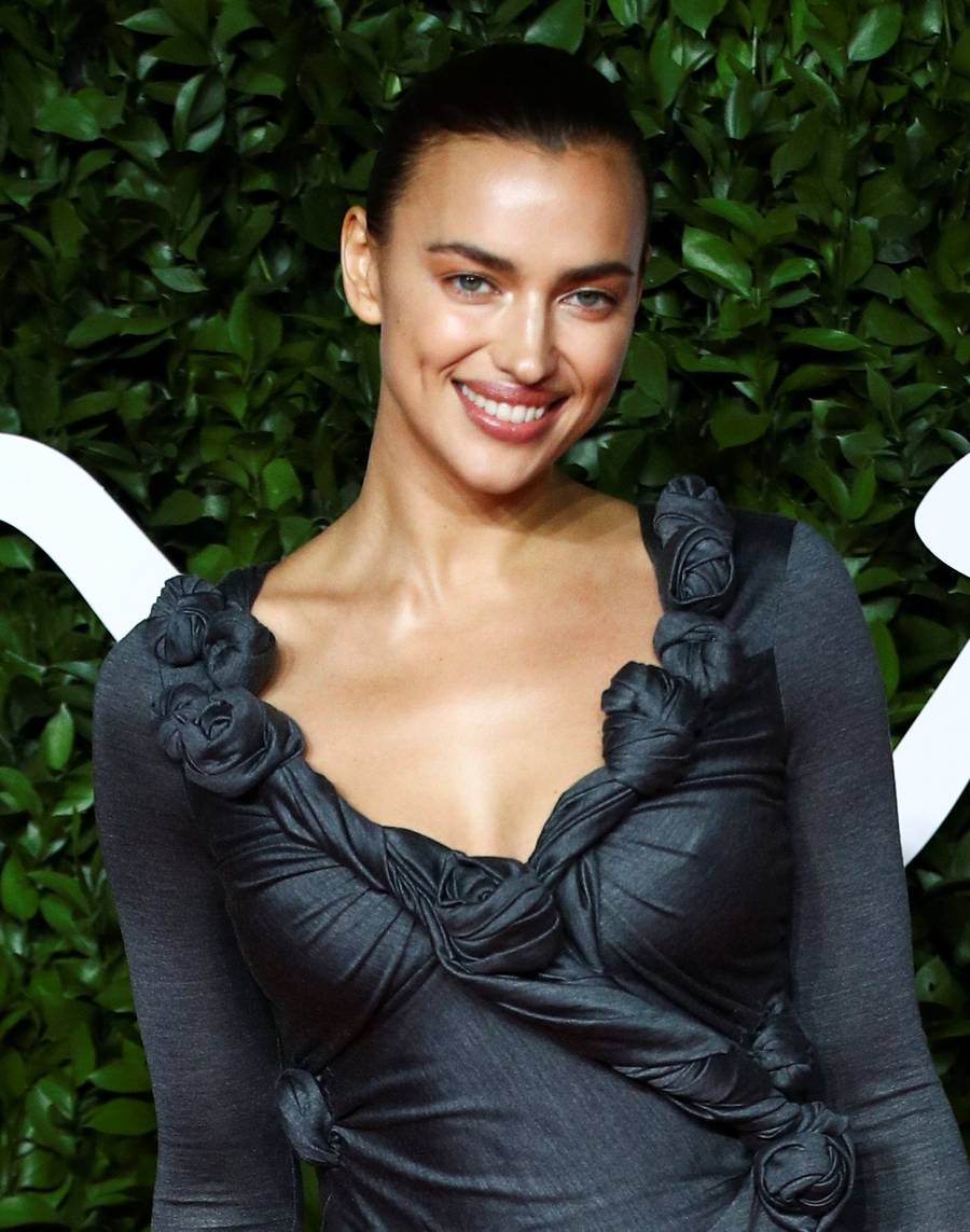 Seksowna Nicole Scherzinger, niecodzienny makijaż Rity Ory, Rihanna w mini – kreacje gwiazd na Fashion Awards (ZDJĘCIA)