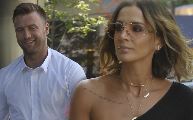 ZDENERWOWANA Sara Boruc z mężem idzie do DDTVN