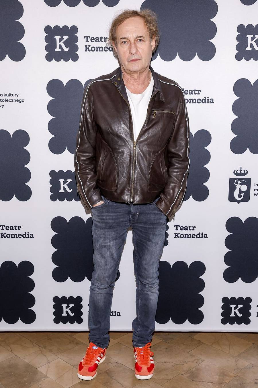 Gwiazdy na premierze spektaklu “Prezent”. Katarzyna Figura w kusej mini, Magdalena Waligórska z mężem