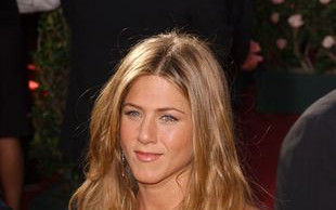 Jennifer Aniston pokazała biust