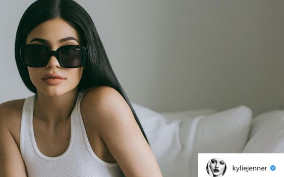 Dlaczego Kylie Jenner nie publikuje selfie w ciąży?