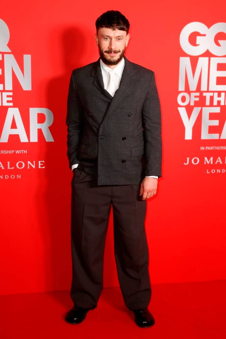 Brytyjska edycja gali GQ Mężczyźni Roku 2024: Nicole Kidman wtopiła się w ściankę, Jude Law w za dużych spodniach, Bella Ramsey