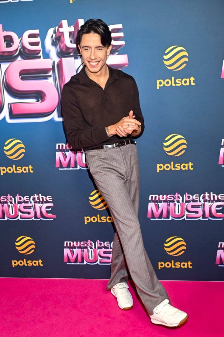 Natalia Szroeder zaskoczyła “nagością” w nietypowym stroju, Patricia Kazadi w krzykliwym dresie, roześmiany Adam Zdrójkowski (FOTO)