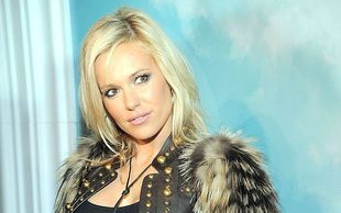 Z czego jest futerko Dody?