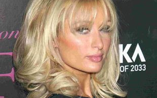Paris Hilton wystawia wabiki