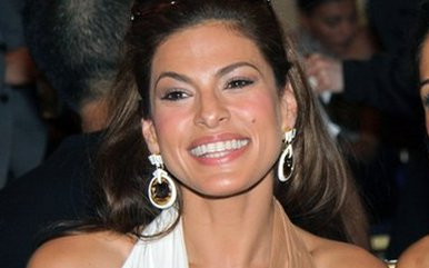 Freida Pinto czy Eva Mendes? (FOTO)