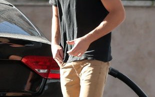 Zac Efron już nie wygląda jak ciasteczko (FOTO)