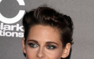 Kristen Stewart zaświeciła biustem na ściance (FOTO)