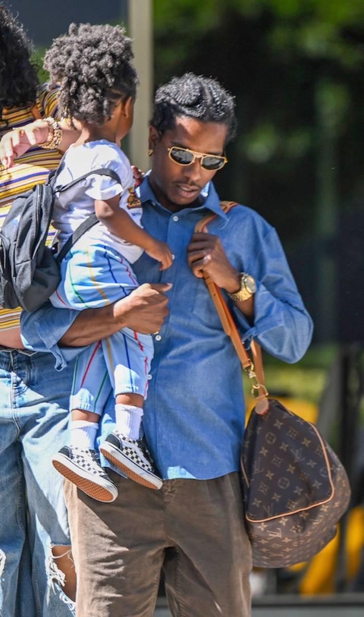 Rihanna na zakupach szkolnych z A$AP Rockym i synami. Trzecie dziecko w drodze! (PAPARAZZI)