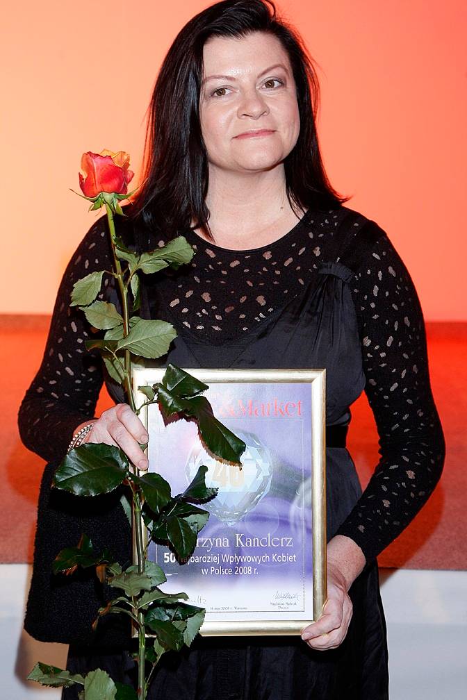 Była “żelazną damą” rynku muzycznego. Zniknęła w atmosferze skandalu. Co teraz robi Katarzyna Kanclerz?