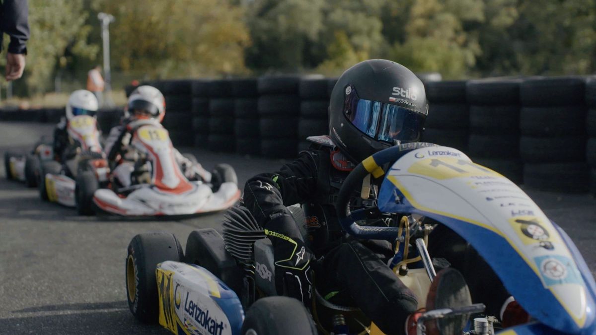 Fascynujący świat kartingu ukazany przez pryzmat relacji dzieci i rodziców – film dokumentalny WIRAŻ już od 22 czerwca w CANAL+ online