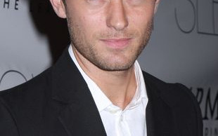 Dlaczego Jude Law nosi kapelusz?