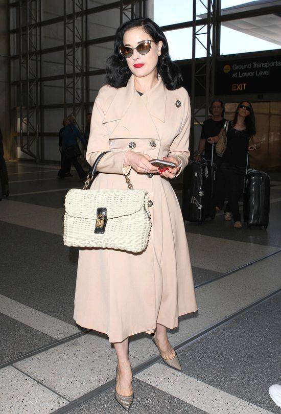 Dita Von Teese na lotnisku