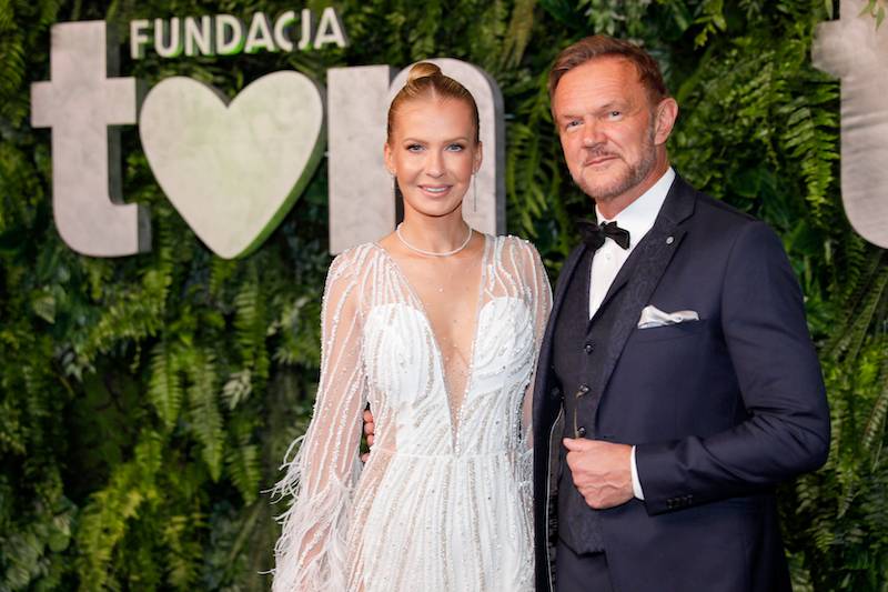 Bal Fundacji TVN (część II): Monika Olejnik w odważnym kolorze, Dorota Szelągowska debiutuje z nowym partnerem