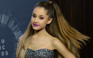 LOL: Ariana Grande nasłała policję na swojego fana