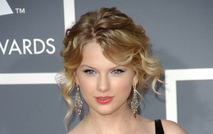 Taylor Swift po raz kolejny padła ofiarą Photoshopa (FOTO)