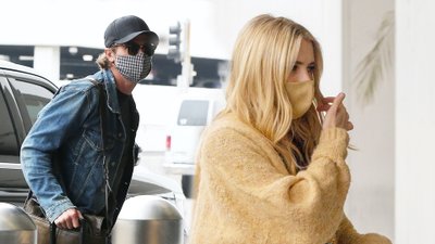 Emma Roberts przyłapana na lotnisku. Na nowych zdjęciach widać CIĄŻOWE krągłości?