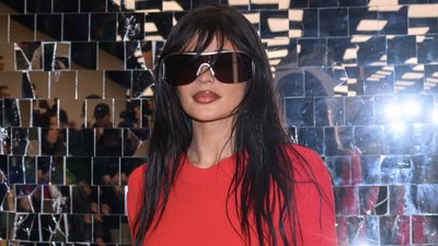 Kylie Jenner chwali się niewyobrażalnie wąską talią w najnowszej stylizacji