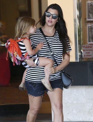 kourtney-kardashian-g-R1