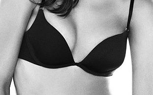 Kolejne zdjęcia roznegliżowanej Zoe Saldana (FOTO)