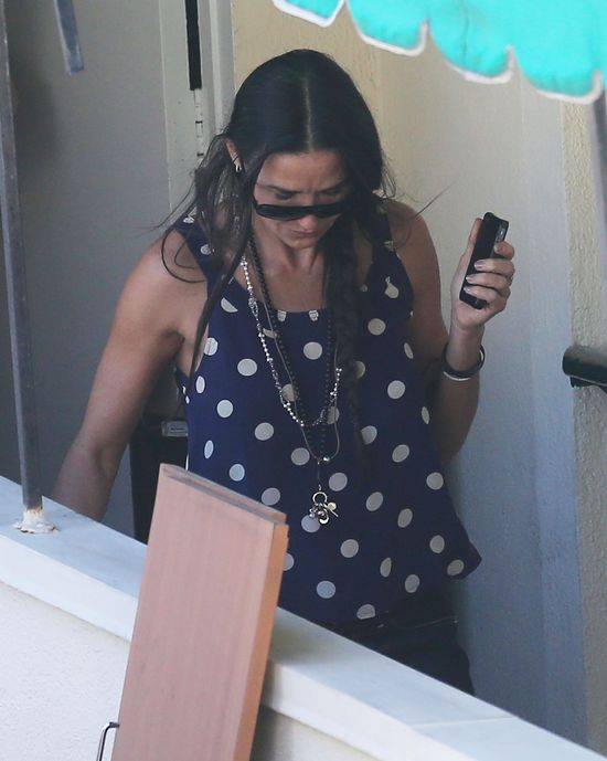 Młodzieńcza stylizacja Demi Moore