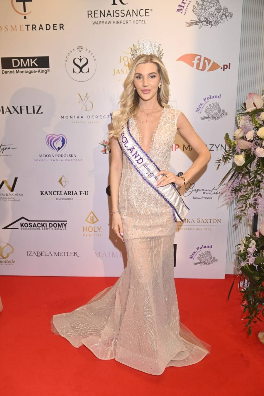 Plejada gwiazd na gali Mrs. Poland International! W czerwieni Ostrowska-Królikowska, Emilia Komarnicka, Helena Deeds (FOTO)
