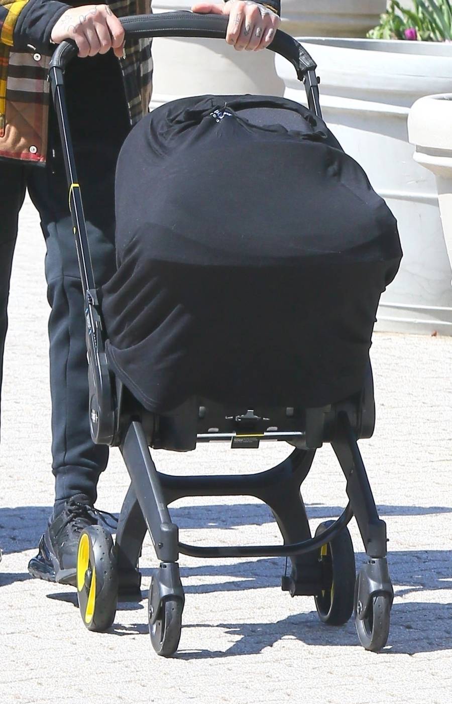 Gigi Hadid i Zayn Malik wybrali się na wycieczkę z 7-miesięczną córką (ZDJĘCIA)