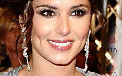 Cheryl Cole w seksownej szarości (FOTO)
