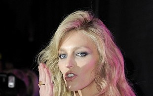 Anja Rubik nago dla francuskiego Vogue’a (VIDEO)