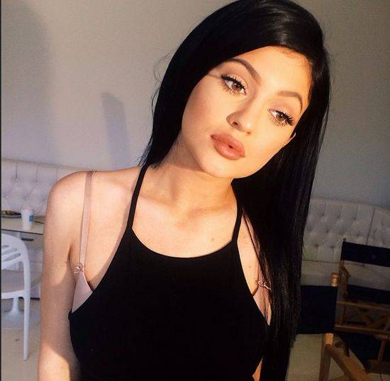 Usta Kylie Jenner przedmiotem internetowego sporu