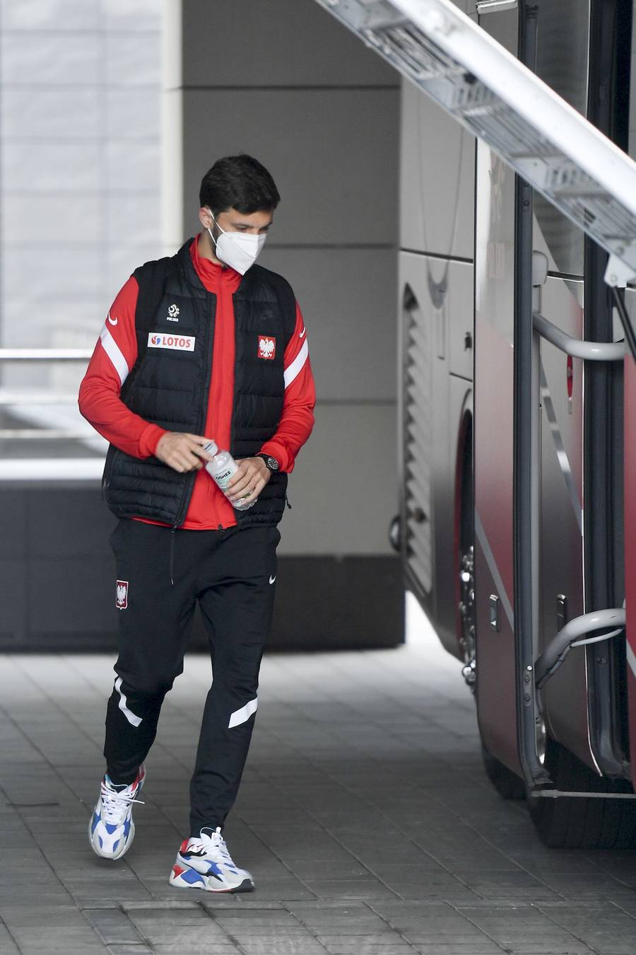 Lewandowski, Szczęsny, Krychowiak i reszta reprezentacji Polski wyjeżdża na mecz z Węgrami (ZDJĘCIA)