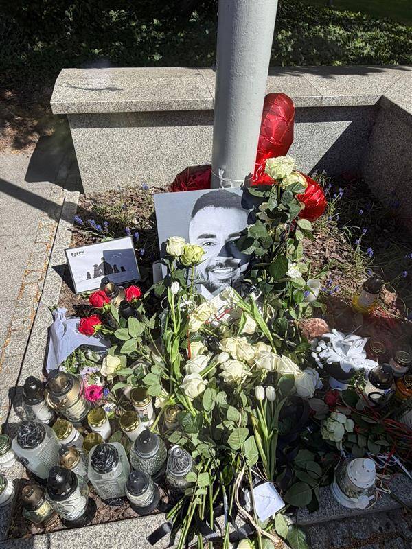 Staż marszałkowska nakazuje usunąć kwiaty w hołdzie dla posła Litewki, fot. Kozaczek Exclusive