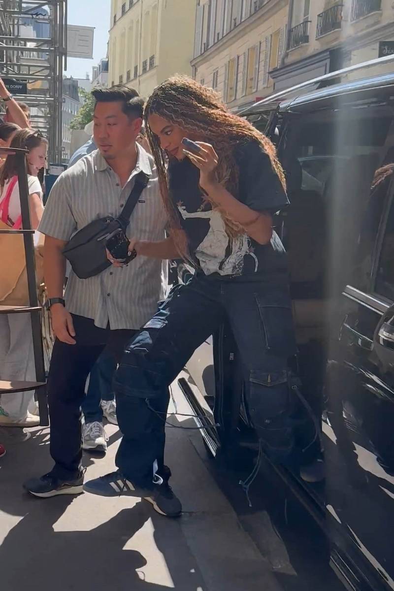 Blue Ivy wygląda identycznie jak mama! Przyłapana w Paryżu z tatą