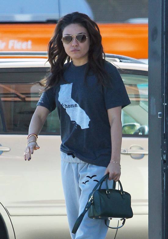 Mila Kunis w brudnych włosach