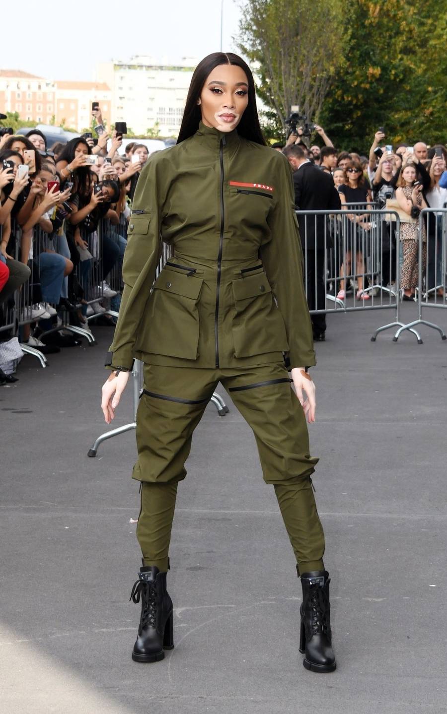 Uwaga gorący TREND! W TAKICH butach będą tej jesieni chodzić modne dziewczyny