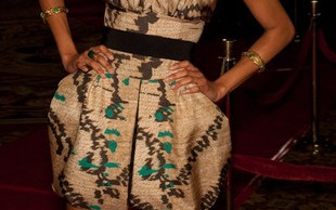 Zoe Saldana wie, jak wyeksponować swe walory (FOTO)