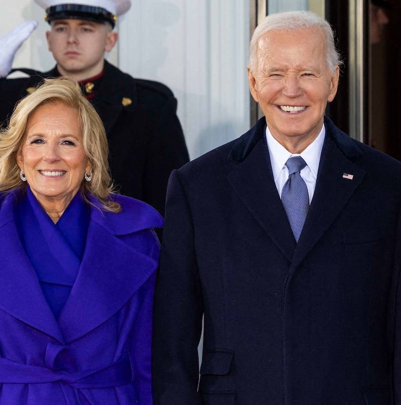 Trumpowie przybyli do Białego Domu. Melania zawsze wie, jak się ubrać, ale tym razem doszło do WPADKI!