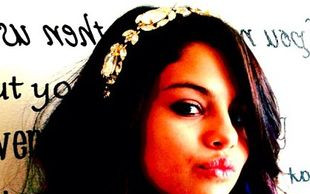 Gomez nieśmiało eksperymentuje z wyglądem (FOTO)