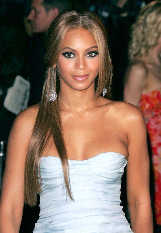 Czy Beyonce wybieliła skórę?