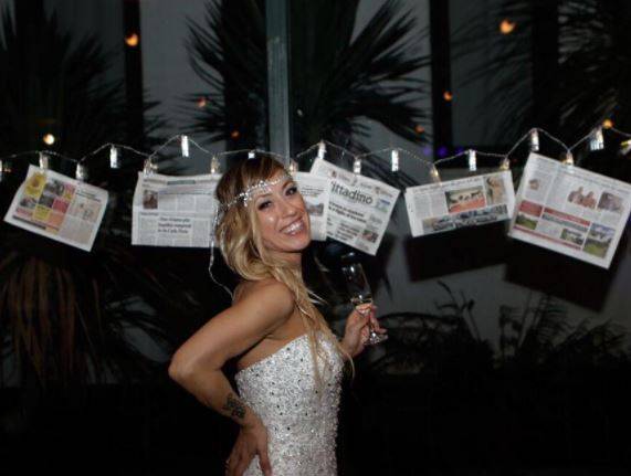 Marzyła o bajkowym ślubie, więc… wzięła go sama ze sobą!