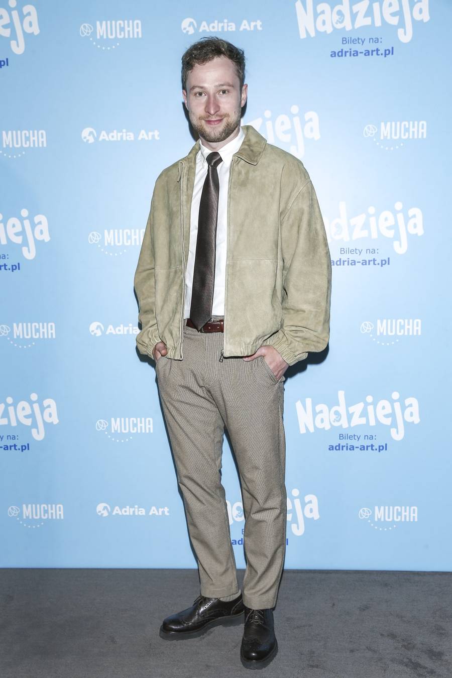 Pokaz spektaklu “Nadzieja”! Anna Mucha z ukochanym, rozanieleni Katarzyna Cichopek i Maciej Kurzajewski (FOTO)