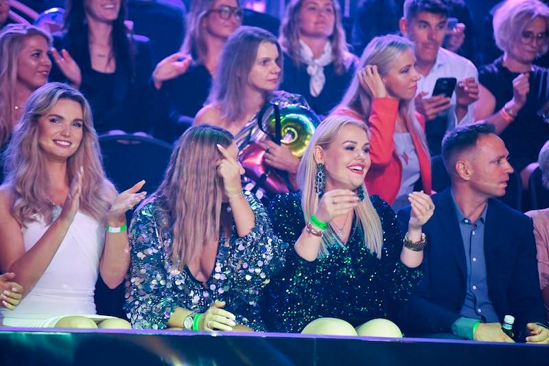 Ruszyła jubileuszowa edycja “Tańca z gwiazdami”. Za kulisami: Doda z mamą, Borys Budka z córką…