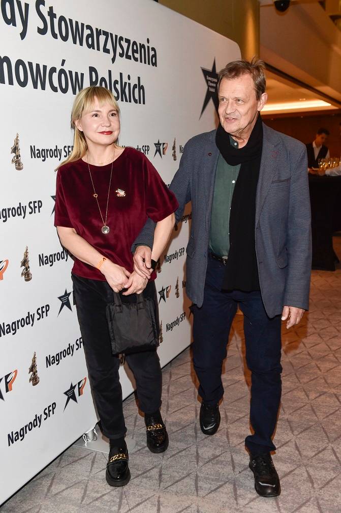 Dawno niewidziany Jan Frycz z trzecią żoną na rozdaniu nagród