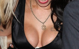 Nagie zdjęcia Amy Winehouse są na sprzedaż