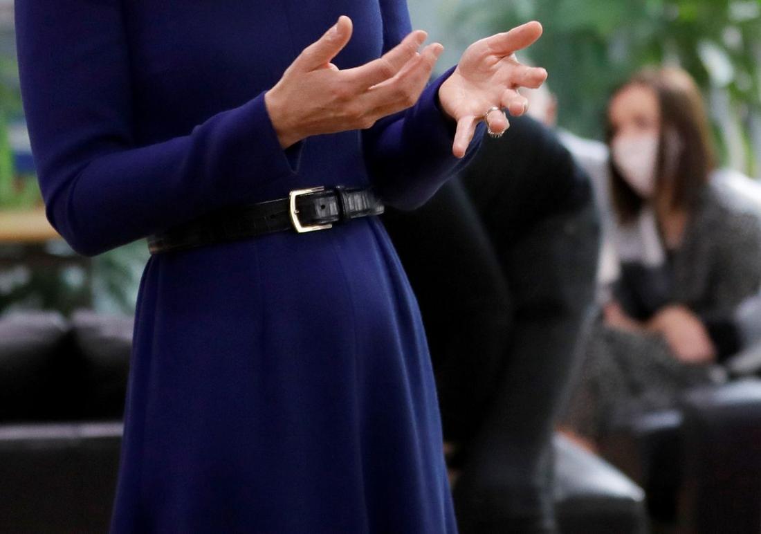 Księżna Kate z zaokrąglonym brzuchem