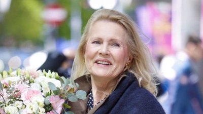 Grażyna Szapołowska olśniewa pod studiem “DDTVN”. Jej torebka to hit tej wiosny!